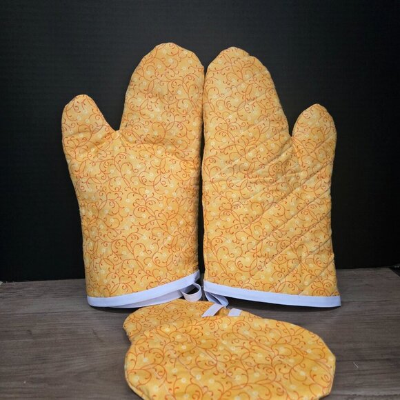 Grandma's Practical 2 Layer Ovenmitts with matching finger mitts, yellow w flowe - Picture 6 of 8